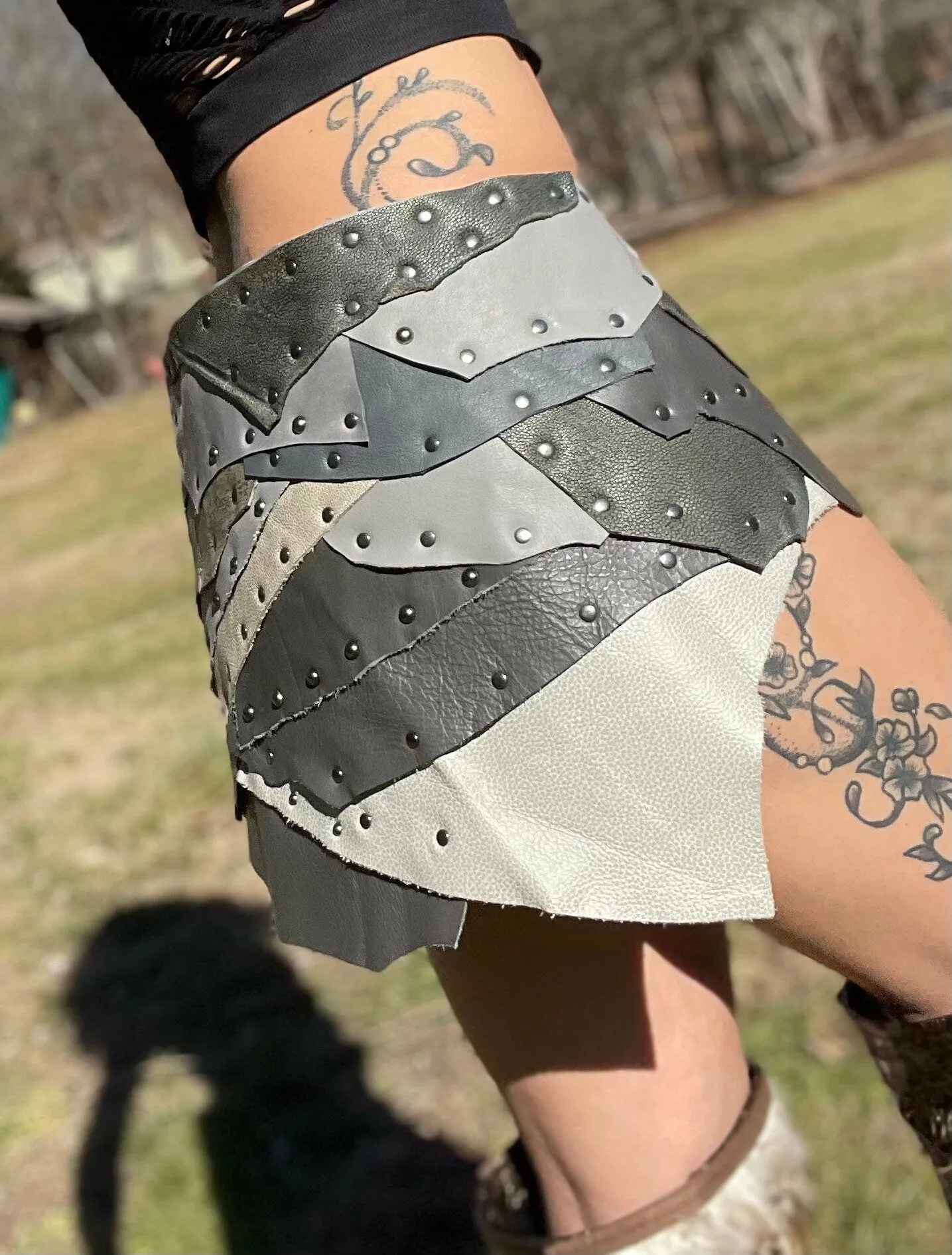 OPHELIA, Grey Silver Warrior Skirt, Leather Utility Belt, Burning Man Costume, Fairy Belt, Rave Costume, Viking Belt