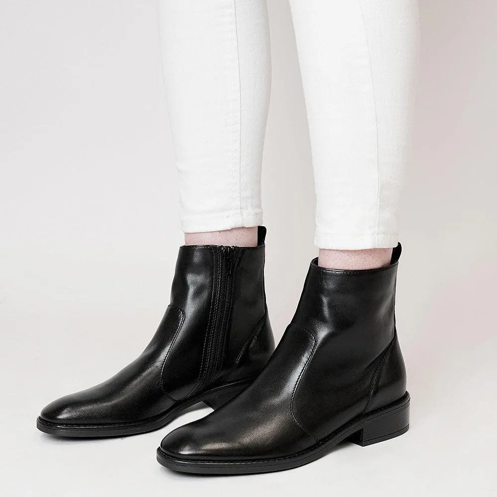 Seline Black Leather Ankle Boots